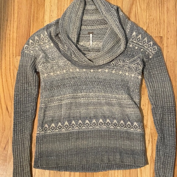 Free People Sweater - Picture 2 of 2